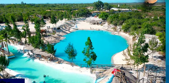 Beach club com piscina natural na região de Jericoacoara